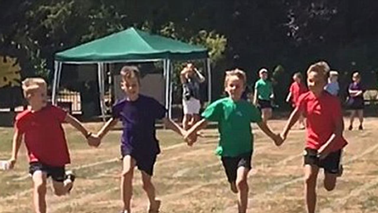 വീഡിയോ: രക്ഷിതാക്കളേ, കണ്ടുപഠിക്കണം ഈ കുഞ്ഞുങ്ങളെ വീഡിയോ: രക്ഷിതാക്കളേ, കണ്ടുപഠിക്കണം ഈ കുഞ്ഞുങ്ങളെ