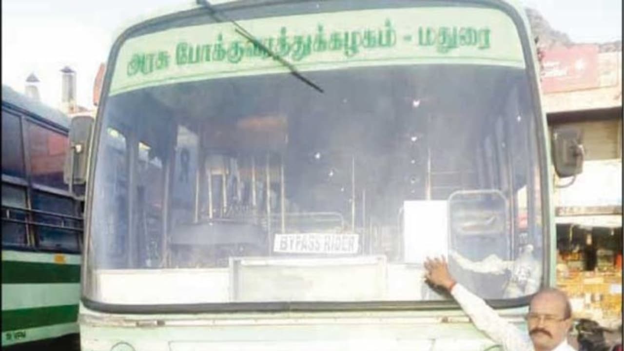 விபத்தும் ஏற்படுத்துமாம் இழப்பீடும் தராதாம்; அரசு பேருந்தை ஜப்தி செய்ய நீதிமன்றம் அதிரடி உத்தரவு… விபத்தும் ஏற்படுத்துமாம் இழப்பீடும் தராதாம்; அரசு பேருந்தை ஜப்தி செய்ய நீதிமன்றம் அதிரடி உத்தரவு…