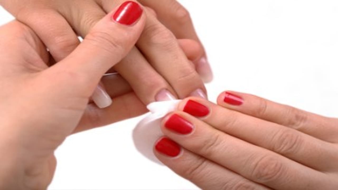 உஷார் நெயில் பாலீஷ் ரிமூவரை அடிக்கடி பயன்படுத்துவது ஆபத்து... உஷார் நெயில் பாலீஷ் ரிமூவரை அடிக்கடி பயன்படுத்துவது ஆபத்து...