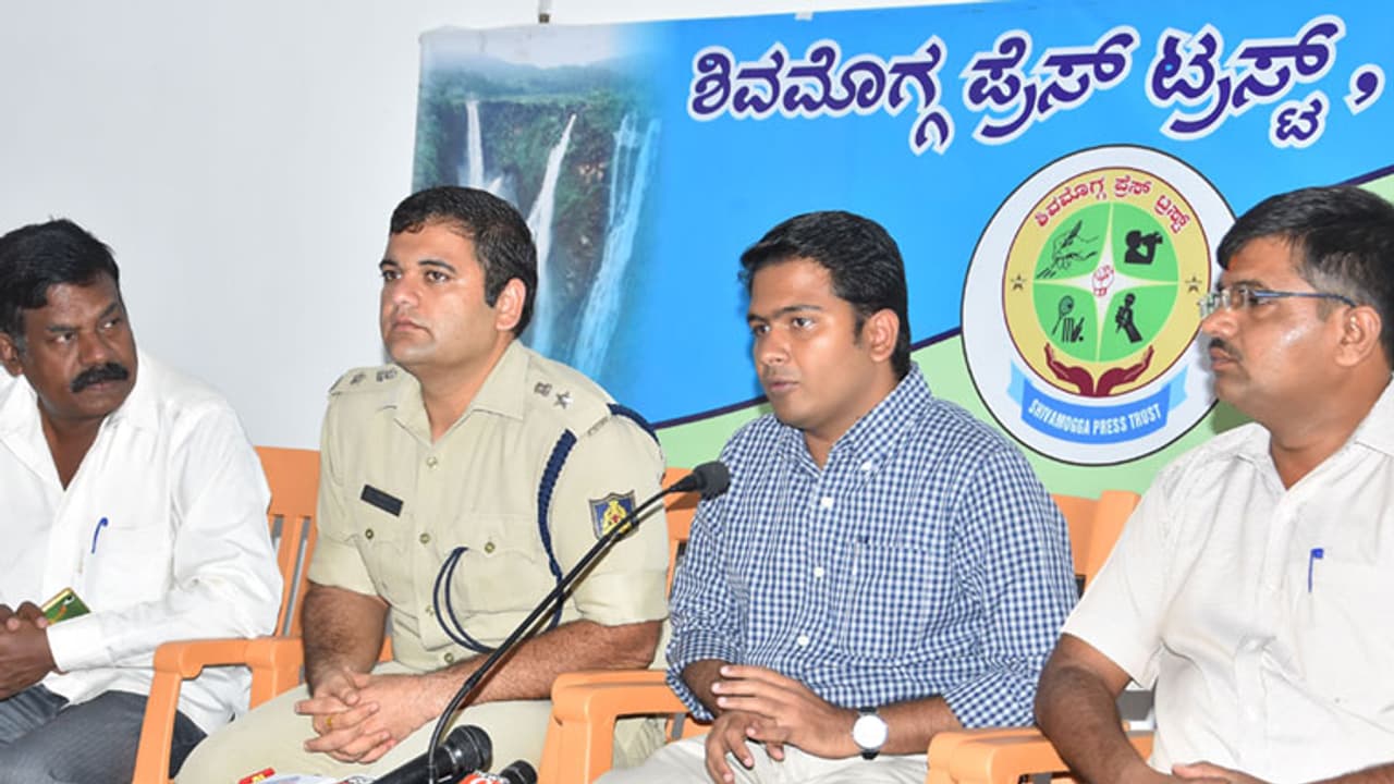 ಶಿವಮೊಗ್ಗ ಹಿಂದೂ ಮಹಾಸಭಾ ಗಣಪತಿ ವಿಸರ್ಜನೆ ನಗರದಾದ್ಯಂತ ಬಿಗಿಪೊಲೀಸ್ ಬಂದೋಬಸ್ತ್ ಶಿವಮೊಗ್ಗ ಹಿಂದೂ ಮಹಾಸಭಾ ಗಣಪತಿ ವಿಸರ್ಜನೆ ನಗರದಾದ್ಯಂತ ಬಿಗಿಪೊಲೀಸ್ ಬಂದೋಬಸ್ತ್