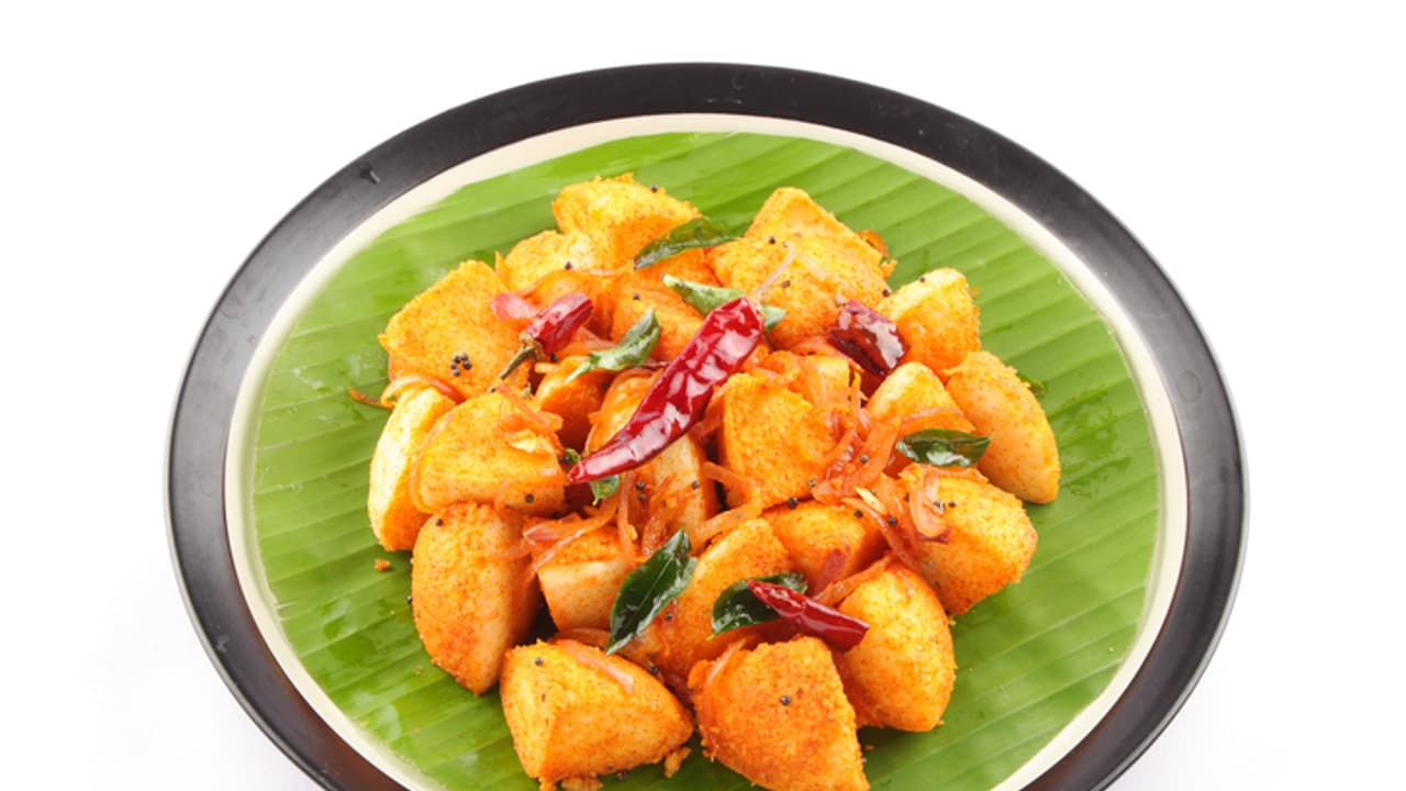 மீதமான இட்லியில் கமகம வாசனையில் முட்டை கொத்து இட்லி! ருசியாக செய்வோம் வாங்க