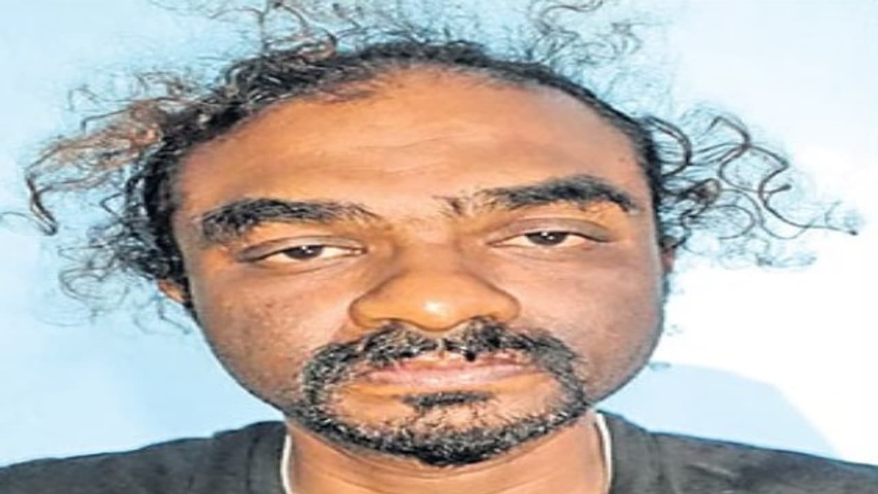 முன்னாள் மனைவியின் காதலனை நகவெட்டி கத்தியால் குத்திக் கொன்ற கணவன்; மனைவி சந்தோசமாக இருப்பது பிடிக்காததால் வெறிச்செயல்... முன்னாள் மனைவியின் காதலனை நகவெட்டி கத்தியால் குத்திக் கொன்ற கணவன்; மனைவி சந்தோசமாக இருப்பது பிடிக்காததால் வெறிச்செயல்...