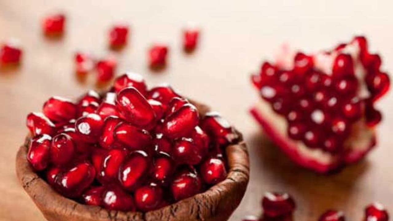 உங்களுக்குத் தெரியுமா? மாதுளம் பூக்களைத் தலையில் வைத்துக் கட்டிக் கொண்டால் தலைவலி தீரும்... உங்களுக்குத் தெரியுமா? மாதுளம் பூக்களைத் தலையில் வைத்துக் கட்டிக் கொண்டால் தலைவலி தீரும்...