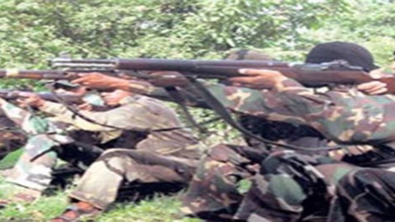 10 மாவோயிட்டுகள் சுட்டுக்கொலை பதிலடி கொடுத்த சி.ஆர்.பி.எப் படை...