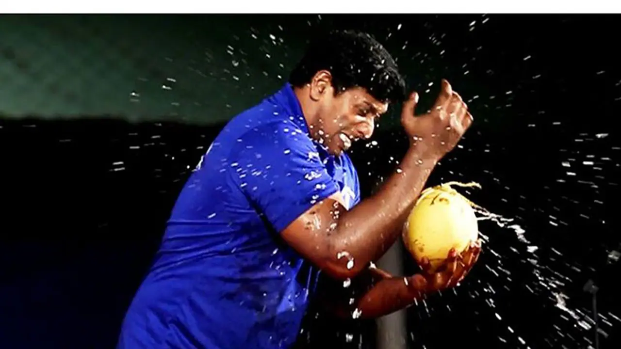 Kerala man smashes coconuts with hands; sets record Kerala man smashes coconuts with hands; sets record