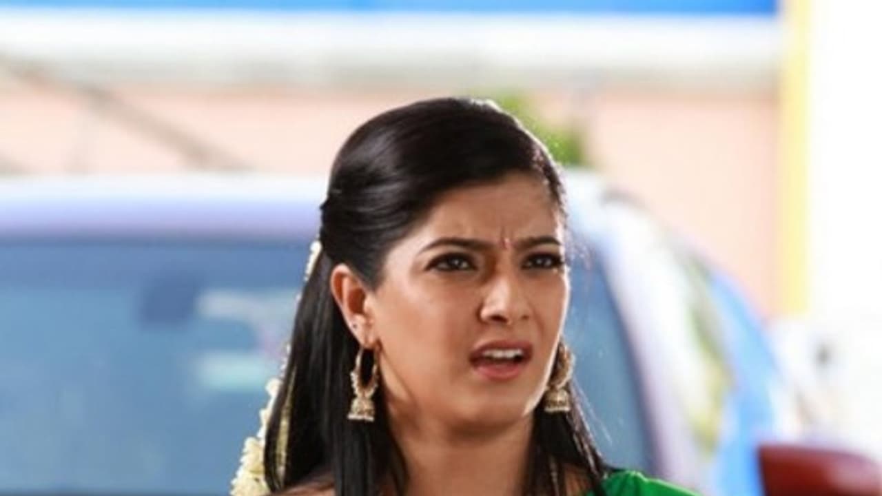 నటి వరలక్ష్మీ శరత్ కుమార్ కు షాక్... నోటీసులిచ్చిన NIA, అరెస్ట్ తప్పదా..? 