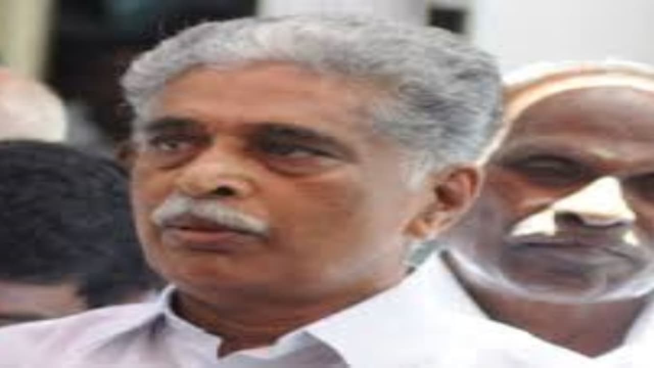 எப்போது வேண்டுமானாலும் கவிழலாம்…எடப்பாடி அரசு குறித்து ஆரூடம் சொன்ன காங்கிரஸ் தலைவர்… எப்போது வேண்டுமானாலும் கவிழலாம்…எடப்பாடி அரசு குறித்து ஆரூடம் சொன்ன காங்கிரஸ் தலைவர்…