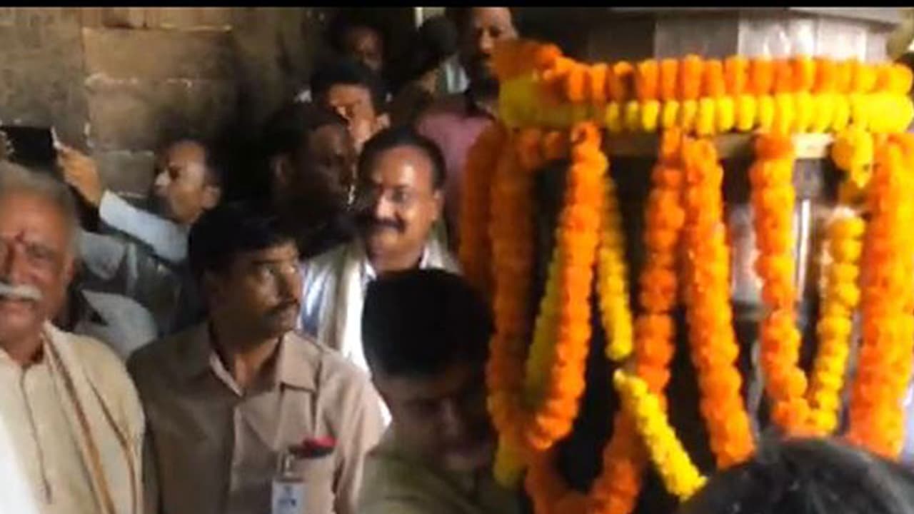 సింహాచలం అప్పన్న సన్నిధిలో ముఖ్యమంత్రి సింహాచలం అప్పన్న సన్నిధిలో ముఖ్యమంత్రి