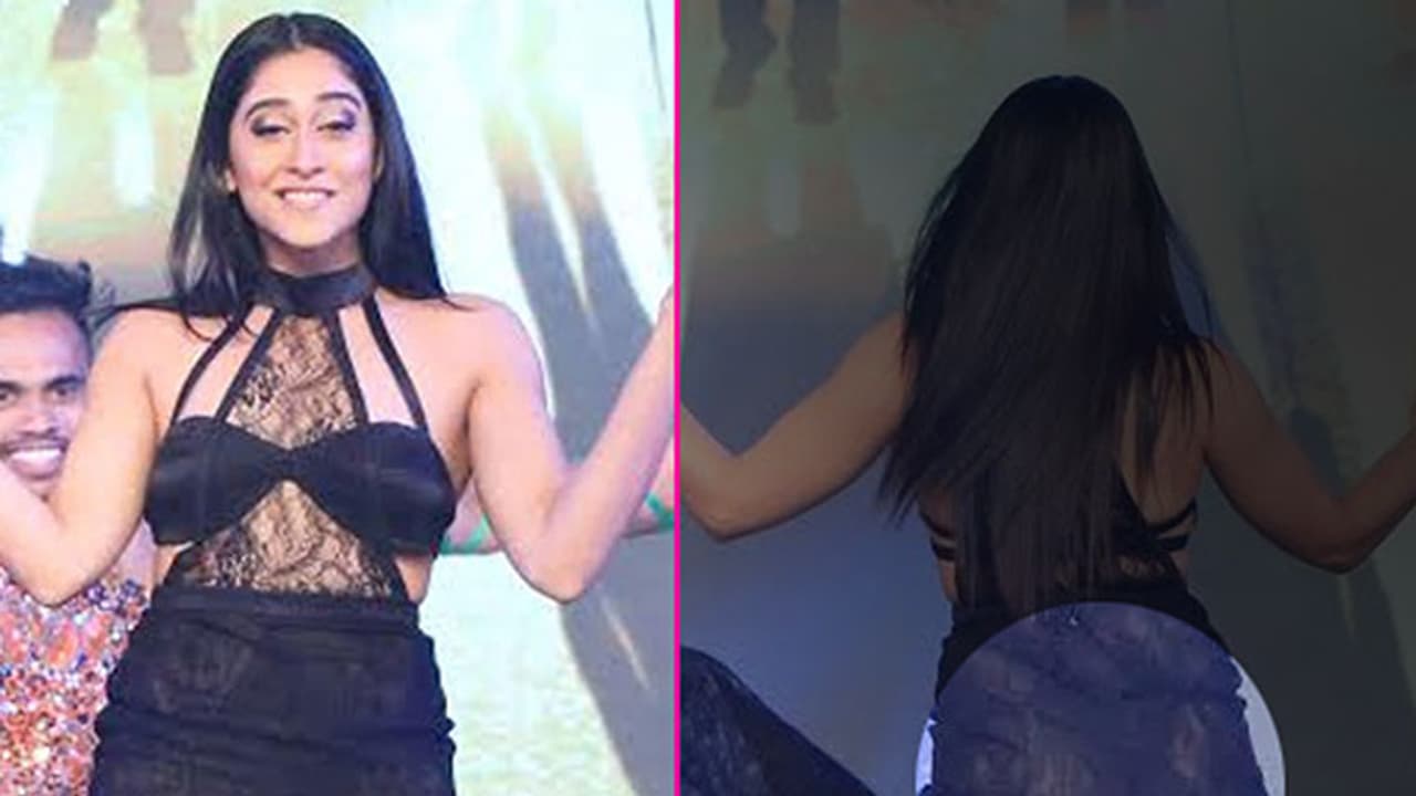 Regina doesn't let a wardrobe malfunction dim her spirits Regina doesn't let a wardrobe malfunction dim her spirits