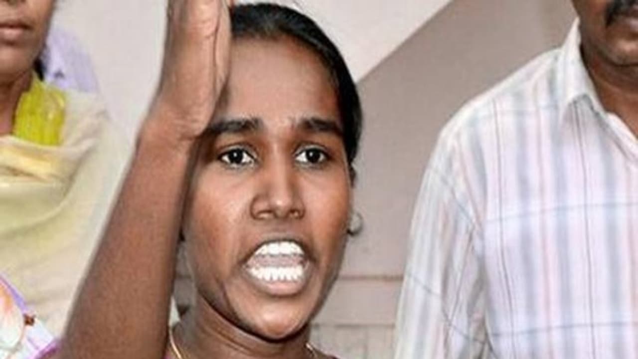 தமிழ்நாட்டுல அரசாங்கம்னு ஒண்ணு இருக்குதா?!: தெறிக்க விடும் வளர்மதி தமிழ்நாட்டுல அரசாங்கம்னு ஒண்ணு இருக்குதா?!: தெறிக்க விடும் வளர்மதி