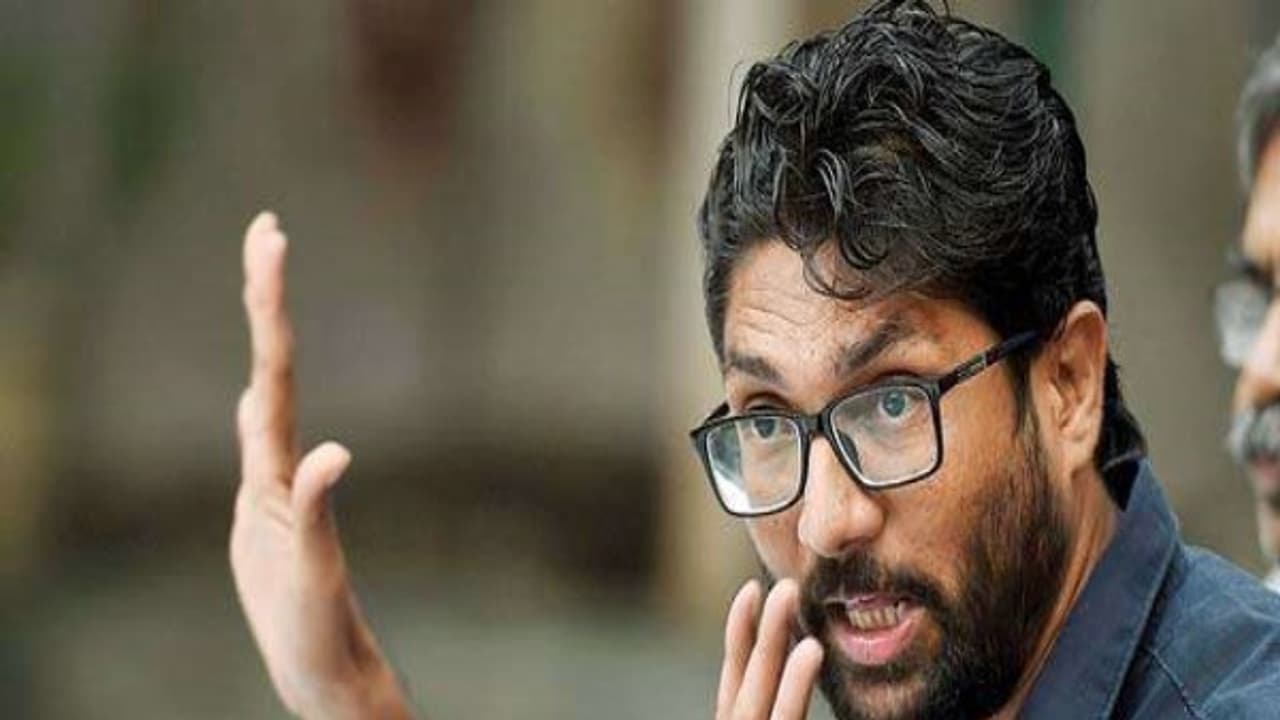 గుజరాత్ ఎమ్మెల్యే జిగ్నేష్ మేవానీ అరెస్ట్, గౌహతికి తరలింపు.. 