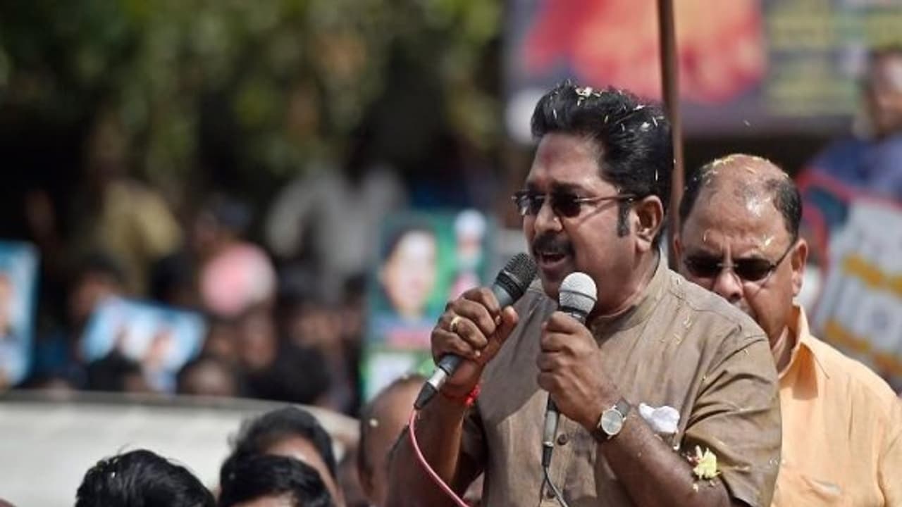 தொகுதிக்கு ரெண்டு பேரு... ஆர்.கே.நகர் ஃ பார்முலா... தீயாய் வேலை பார்க்கணும்... 234லும் இறங்கி அடிக்கணும்! தினா பக்கா ஸ்கெட்ச் தொகுதிக்கு ரெண்டு பேரு... ஆர்.கே.நகர் ஃ பார்முலா... தீயாய் வேலை பார்க்கணும்... 234லும் இறங்கி அடிக்கணும்! தினா பக்கா ஸ்கெட்ச்