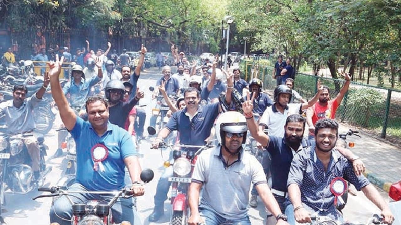 ಲಿಮ್ಕಾ ರೆಕಾರ್ಡ್'ಗೆ ನಗರದ ಯೆಜ್ಡಿ ಜಾವಾ ಬೈಕ್'ಗಳು