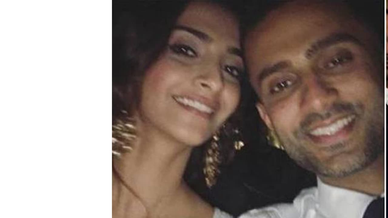 അനുഷ്ക ശര്മ്മയെ പോലെ വിദേശത്തുവച്ച് വിവാഹിതയാകാന് സോനം കപൂര് അനുഷ്ക ശര്മ്മയെ പോലെ വിദേശത്തുവച്ച് വിവാഹിതയാകാന് സോനം കപൂര്