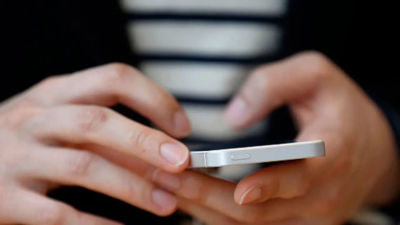 Apple sued for 'knowingly selling defective iPhone 6' Apple sued for 'knowingly selling defective iPhone 6'