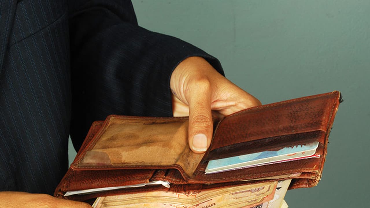 অর্থদফতরের ভাঁড়ারে টান, তাই দেরিতে জুনের বেতন