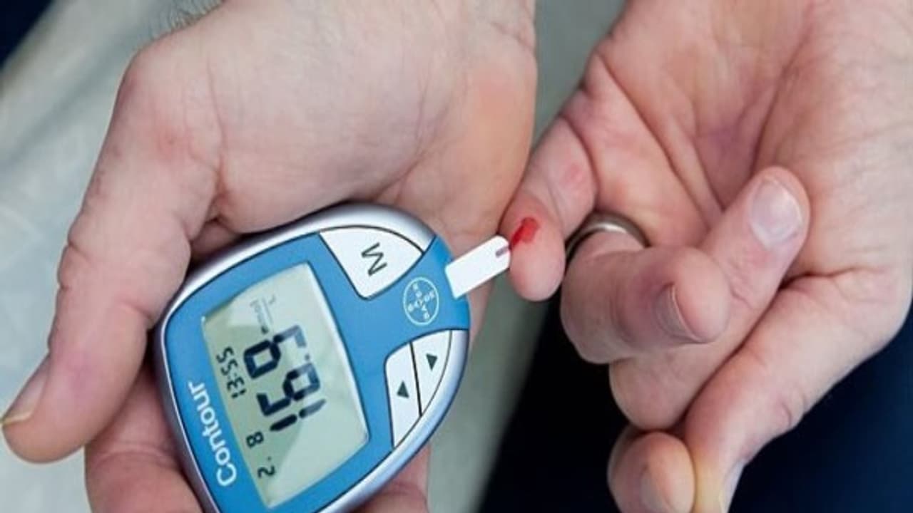 இரத்தத்தில் சர்க்கரை அளவு அதிகரித்துள்ளது என்பதை இந்த அறிகுறிகள் வைத்தே தெரிந்து கொள்ளலாம்... இரத்தத்தில் சர்க்கரை அளவு அதிகரித்துள்ளது என்பதை இந்த அறிகுறிகள் வைத்தே தெரிந்து கொள்ளலாம்...