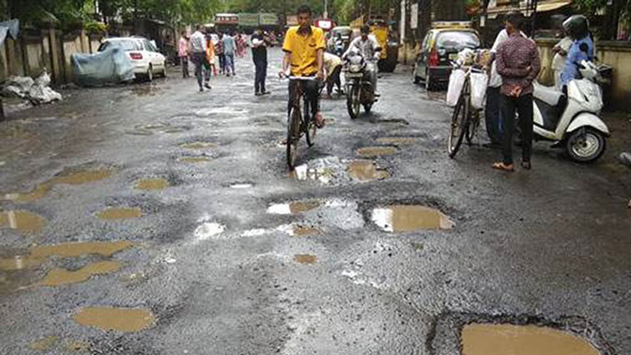 'രാജ്യത്ത് ഭീകരാക്രമണങ്ങളിലെക്കാള് മരണം റോഡില് നടക്കുന്നു' 'രാജ്യത്ത് ഭീകരാക്രമണങ്ങളിലെക്കാള് മരണം റോഡില് നടക്കുന്നു'