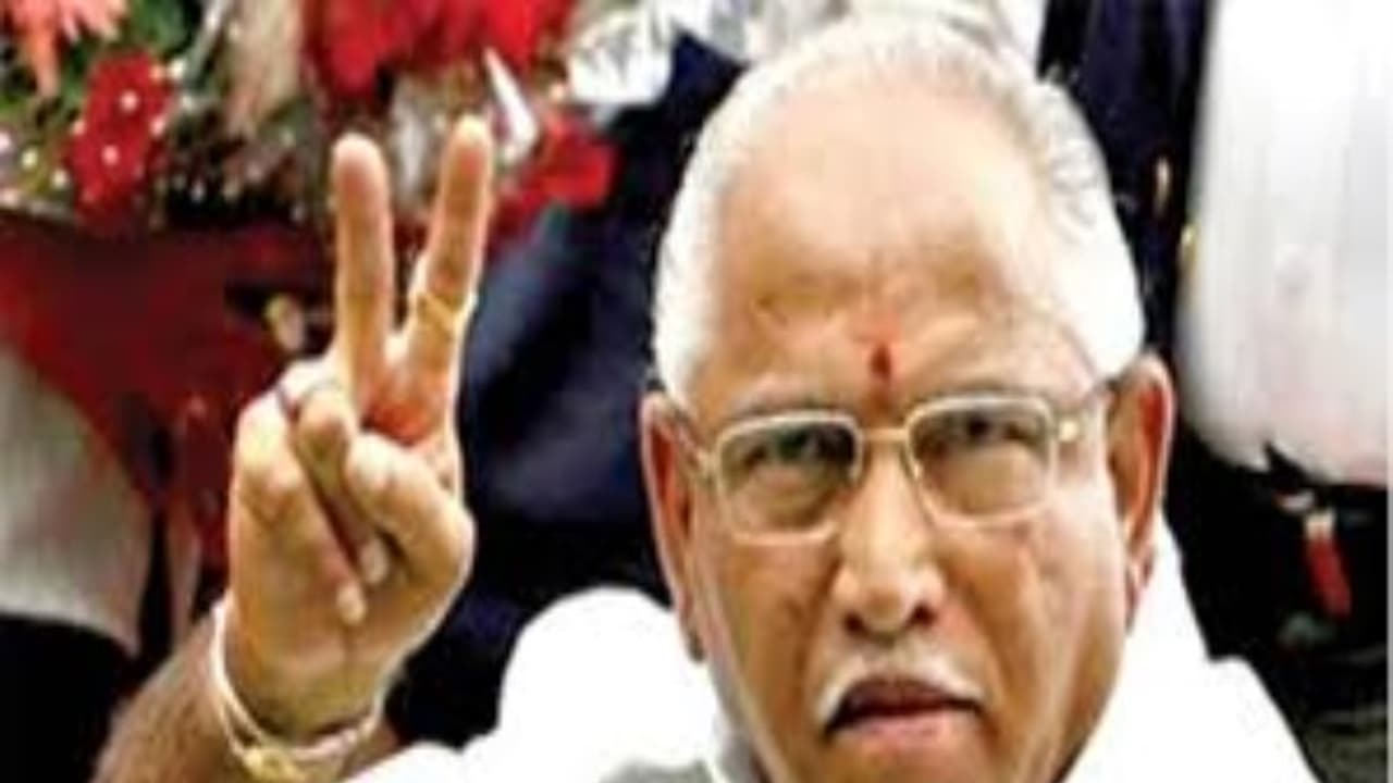 எடியூரப்பாவுக்கு 7 நாள் அவகாசம் தனிபெரும்பான்மையை நிரூபிக்க ஆளுநர் உத்தரவு எடியூரப்பாவுக்கு 7 நாள் அவகாசம் தனிபெரும்பான்மையை நிரூபிக்க ஆளுநர் உத்தரவு