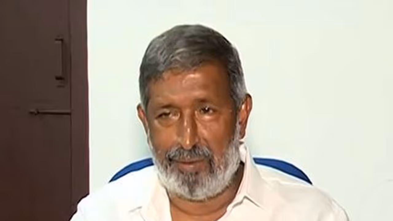 സിഎംപി സംസ്ഥാന ജനറല് സെക്രട്ടറി കെ ആർ അരവിന്ദാക്ഷൻ അന്തരിച്ചു സിഎംപി സംസ്ഥാന ജനറല് സെക്രട്ടറി കെ ആർ അരവിന്ദാക്ഷൻ അന്തരിച്ചു