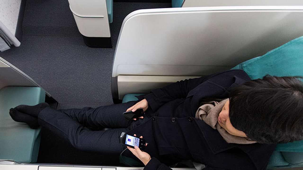 Surviving long flights: Hauling through the long haul Surviving long flights: Hauling through the long haul