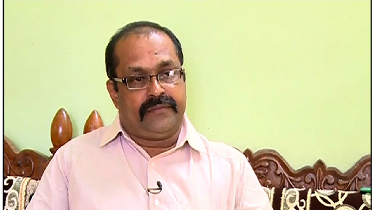 നെടുമ്പാശ്ശേരി സ്വര്ണ്ണക്കടത്തിന്റെ രഹസ്യ വിവരം നല്കിയയാള്ക്ക് പിന്നെ സംഭവിച്ചത് നെടുമ്പാശ്ശേരി സ്വര്ണ്ണക്കടത്തിന്റെ രഹസ്യ വിവരം നല്കിയയാള്ക്ക് പിന്നെ സംഭവിച്ചത്