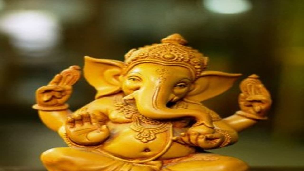 நாம் ஏன் "விநாயகரை" முதலில் வணங்க வேண்டும் தெரியும்மா..? ஆச்சர்யம் ஆனால் உண்மை..! நாம் ஏன் "விநாயகரை" முதலில் வணங்க வேண்டும் தெரியும்மா..? ஆச்சர்யம் ஆனால் உண்மை..!