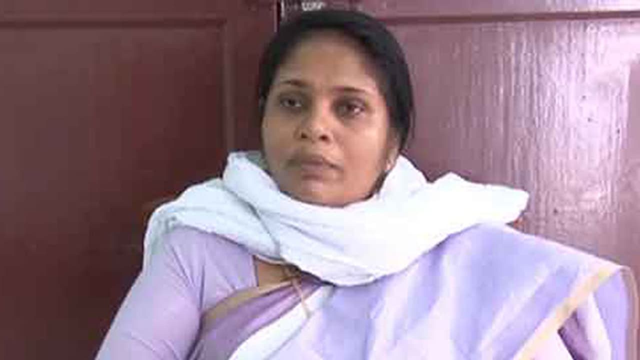 Shahida Kamal : 'വിദ്യാഭ്യാസ യോഗ്യതയിൽ' പിടിവീഴുമോ? ഷാഹിദ കമാലിനോട് എല്ലാ രേഖകളും നാളെ ഹാജരാക്കാൻ ലോകായുക്ത