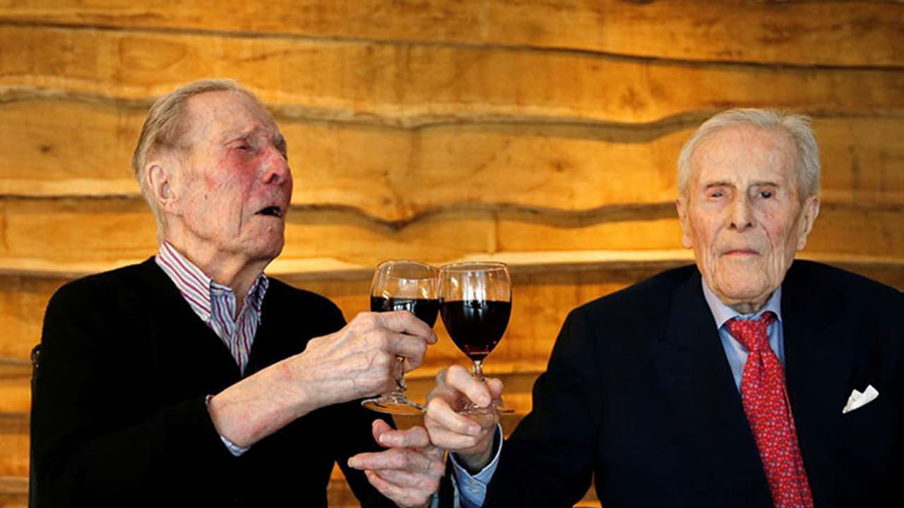 നൂറ്റിനാലിന്റെ നിറവില് അവരിരുപേരും; ലോകത്തിലെ പ്രായമേറിയ ഇരട്ട സഹോദരങ്ങൾ നൂറ്റിനാലിന്റെ നിറവില് അവരിരുപേരും; ലോകത്തിലെ പ്രായമേറിയ ഇരട്ട സഹോദരങ്ങൾ