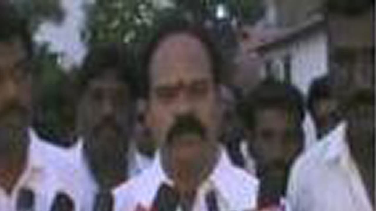 పుట్టపర్తి ఛైర్మన్ పై వేటు పుట్టపర్తి ఛైర్మన్ పై వేటు