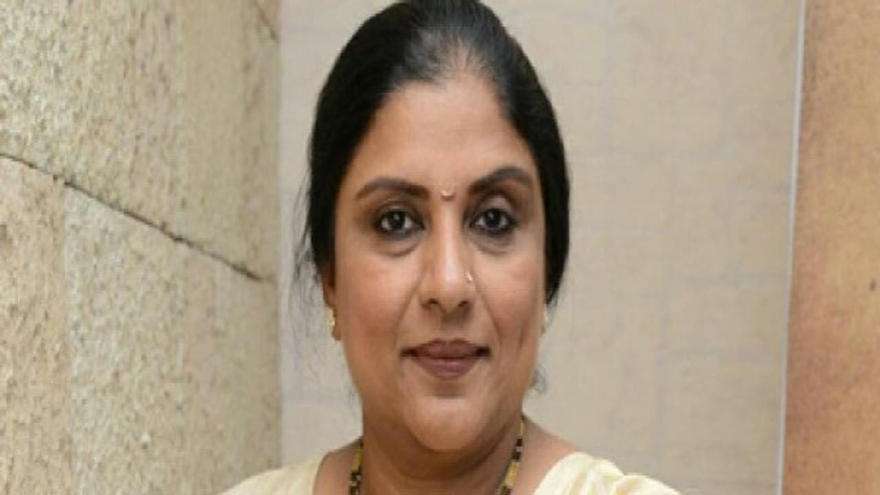 மக்களின் மறதியால்தான் கொள்ளையடித்தவர் ஆர்.கே.நகரில் வெற்றி பெற்றுள்ளார் ஸ்ரீபீரியா பகிரங்க தாக்கு... மக்களின் மறதியால்தான் கொள்ளையடித்தவர் ஆர்.கே.நகரில் வெற்றி பெற்றுள்ளார் ஸ்ரீபீரியா பகிரங்க தாக்கு...