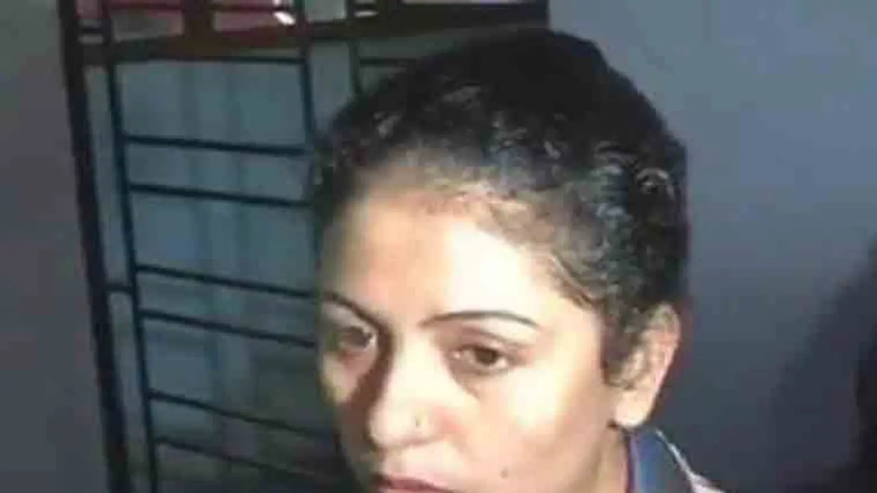 ಶಮಿ ಪತ್ನಿಯಿಂದ ಮಮತಾ ಬ್ಯಾನರ್ಜಿ ಭೇಟಿ ಶಮಿ ಪತ್ನಿಯಿಂದ ಮಮತಾ ಬ್ಯಾನರ್ಜಿ ಭೇಟಿ