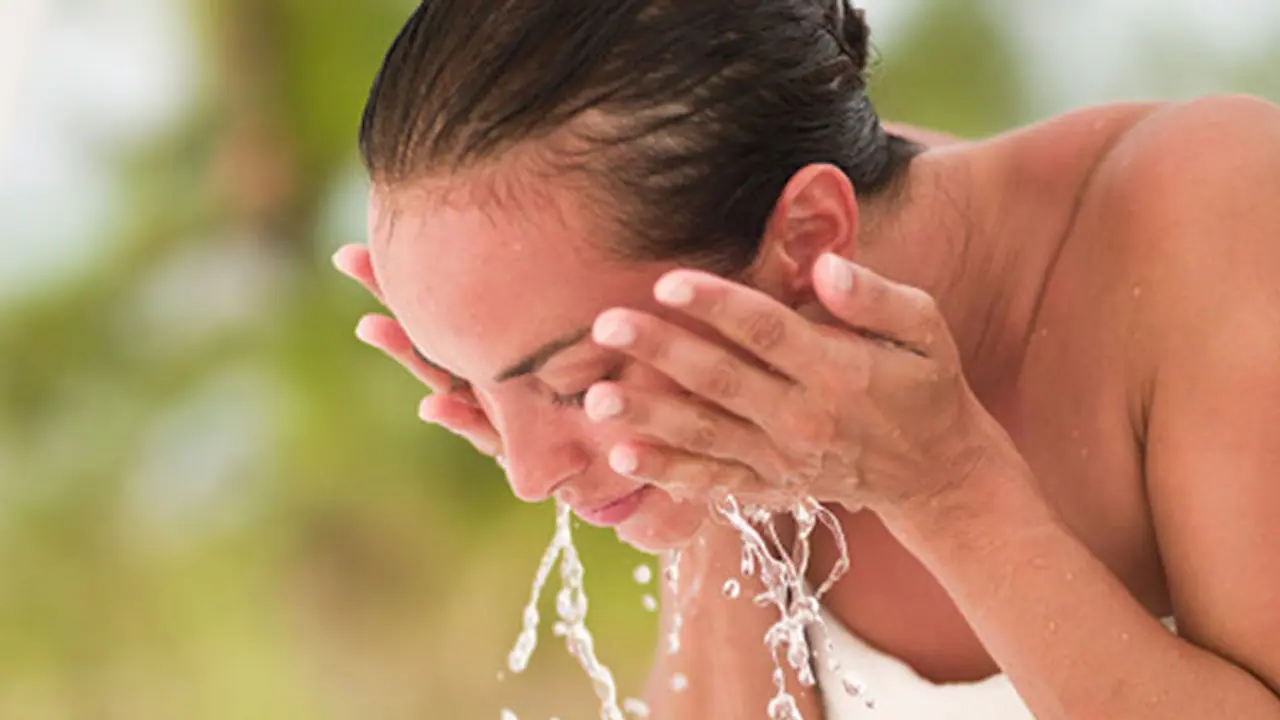 1 மணி நேரத்தில் 20 முறை உங்கள் முகத்தில் கை வைத்தால் என்னவாகும் தெரியுமா..? 1 மணி நேரத்தில் 20 முறை உங்கள் முகத்தில் கை வைத்தால் என்னவாகும் தெரியுமா..?