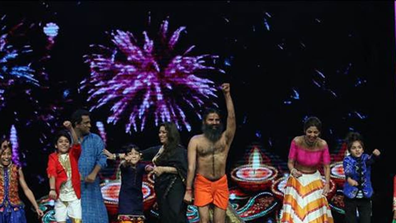 ಶಿಲ್ಪಾ ಶೆಟ್ಟಿ ಜತೆ ಬಾಬಾ ರಾಮದೇವ್ ಡ್ಯಾನ್ಸ್! ಶಿಲ್ಪಾ ಶೆಟ್ಟಿ ಜತೆ ಬಾಬಾ ರಾಮದೇವ್ ಡ್ಯಾನ್ಸ್!