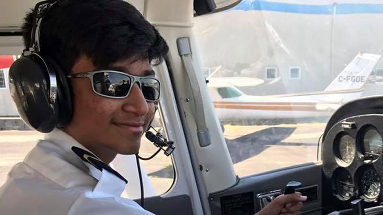 പതിനാലാം വയസ്സില് ഒറ്റക്ക് വിമാനം പറത്തി റെക്കോര്ഡിട്ട് ഇന്ത്യന് വിദ്യാര്ഥി പതിനാലാം വയസ്സില് ഒറ്റക്ക് വിമാനം പറത്തി റെക്കോര്ഡിട്ട് ഇന്ത്യന് വിദ്യാര്ഥി