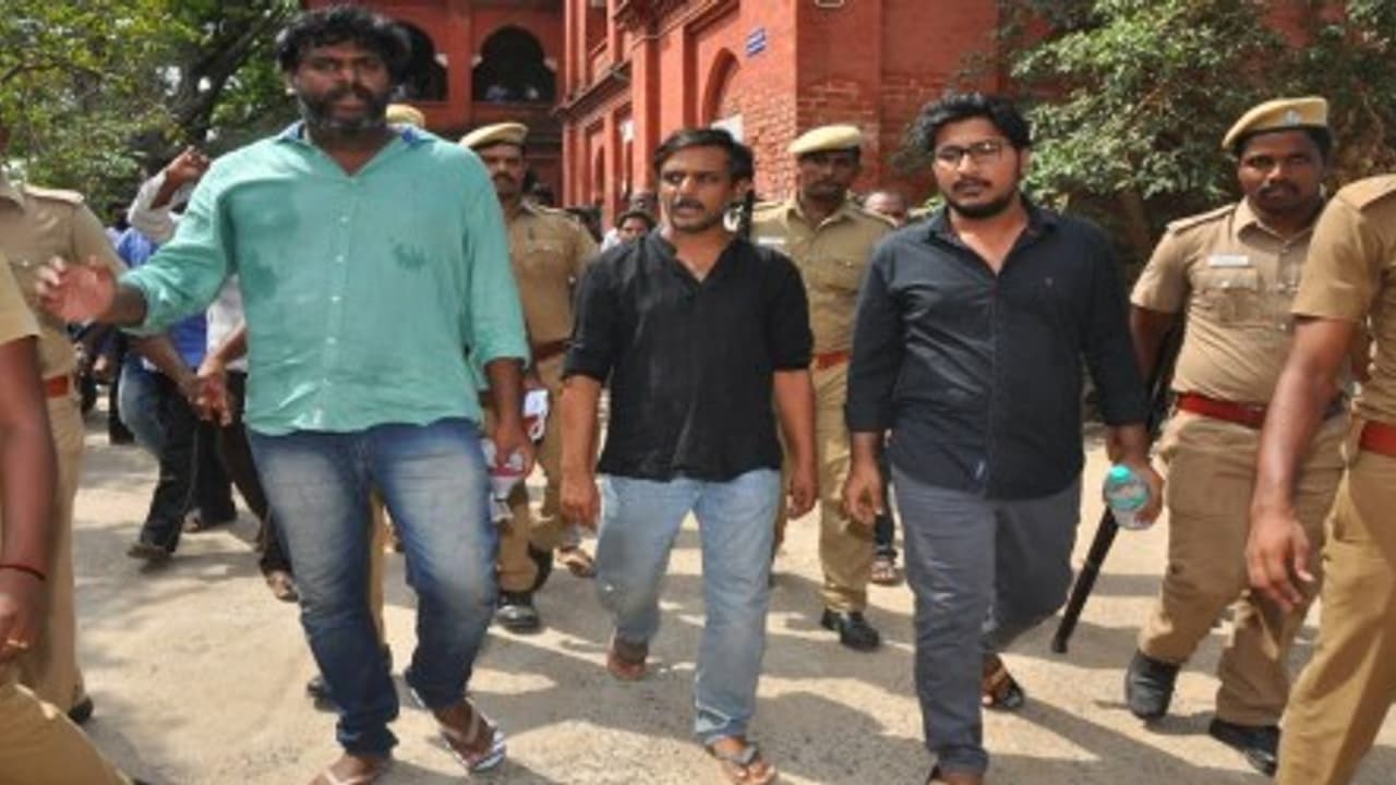 “மத்திய அரசை எதிர்த்ததால் தான் என் மீது இந்த பொய் வழக்குகள்” திருமுருகன் காந்தி பரபரப்பு பேட்டி “மத்திய அரசை எதிர்த்ததால் தான் என் மீது இந்த பொய் வழக்குகள்” திருமுருகன் காந்தி பரபரப்பு பேட்டி