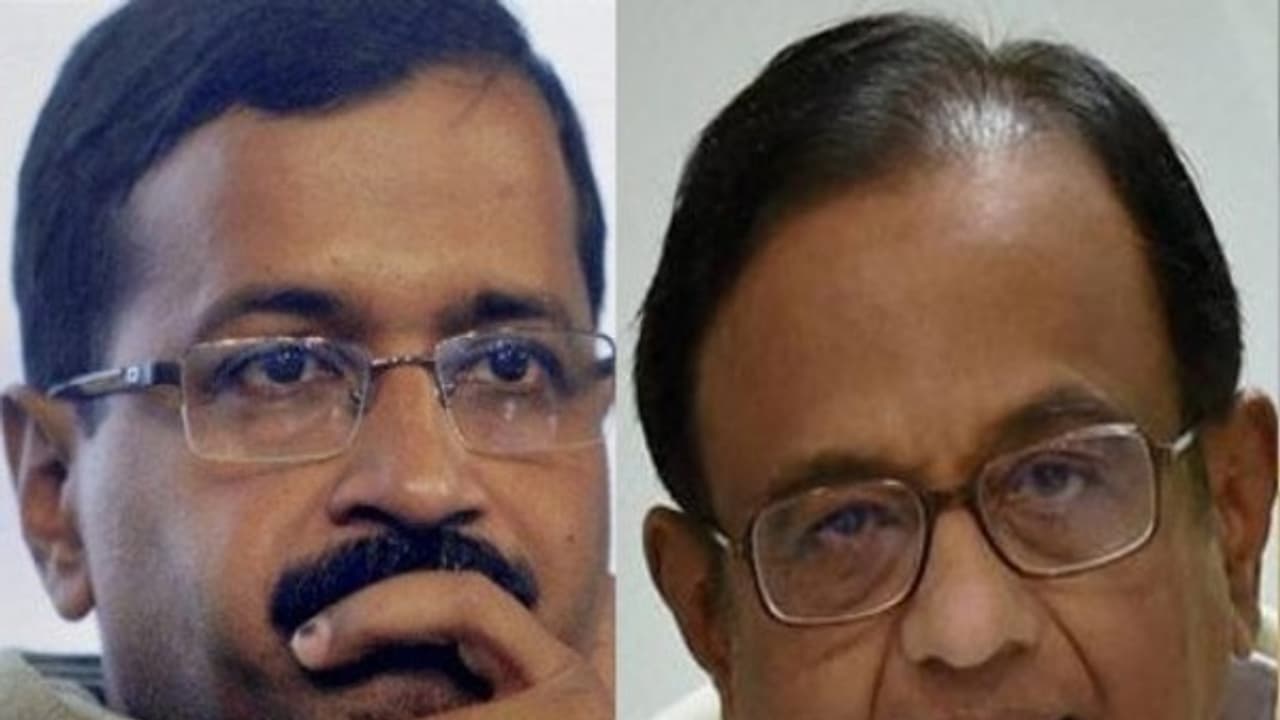 டெல்லியில் யாருக்கு அதிகார விவகாரம்? கெஜ்ரிவாலுக்கு ஆதரவாக, உச்ச நீதிமன்றத்தில் ப.சிதம்பரம் ஆஜர்! டெல்லியில் யாருக்கு அதிகார விவகாரம்? கெஜ்ரிவாலுக்கு ஆதரவாக, உச்ச நீதிமன்றத்தில் ப.சிதம்பரம் ஆஜர்!