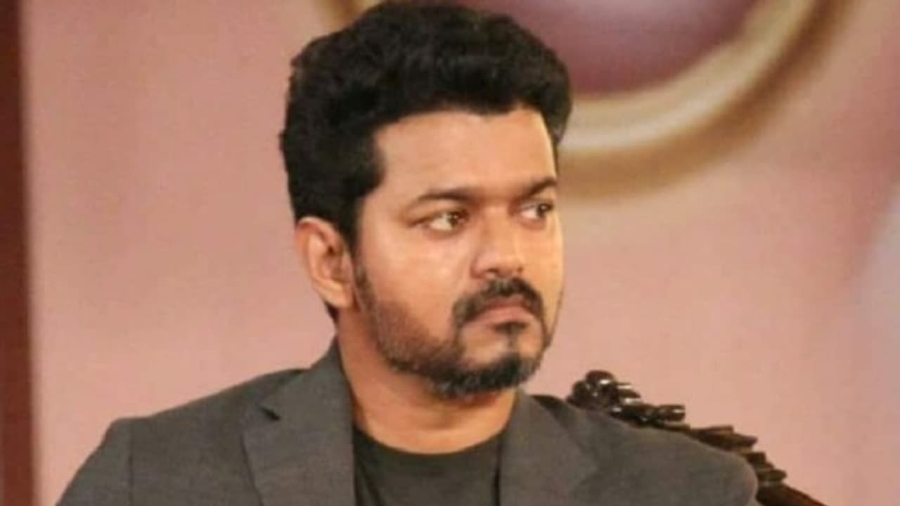 அரசியல் பிரவேசம் குறித்து விஜய் கூறிய அதிரடி பதில். அரசியல் பிரவேசம் குறித்து விஜய் கூறிய அதிரடி பதில்.