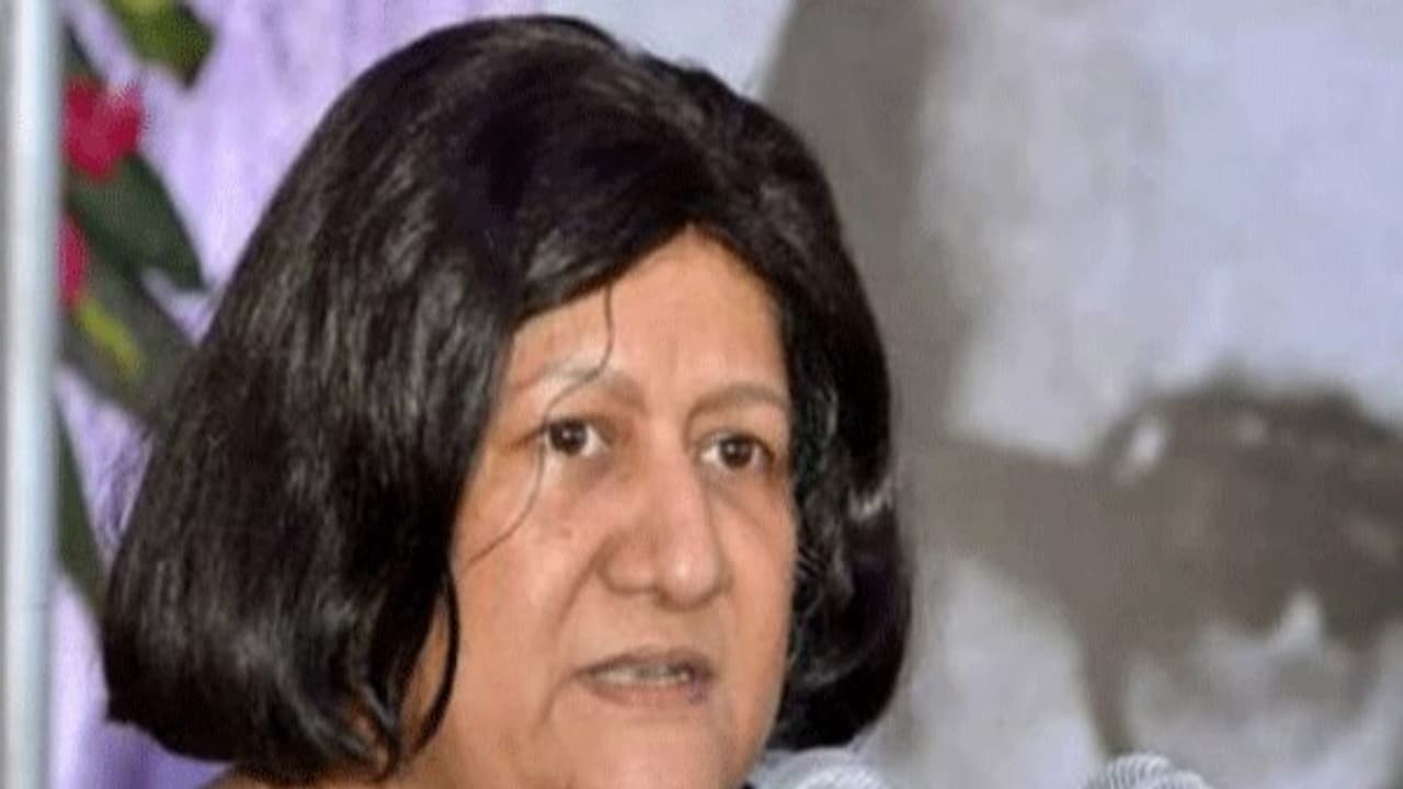 பெண்களுக்கு சம உரிமை இருக்கிறதா...? உயர்நீதிமன்ற தலைமை நீதிபதி கேள்வி பெண்களுக்கு சம உரிமை இருக்கிறதா...? உயர்நீதிமன்ற தலைமை நீதிபதி கேள்வி