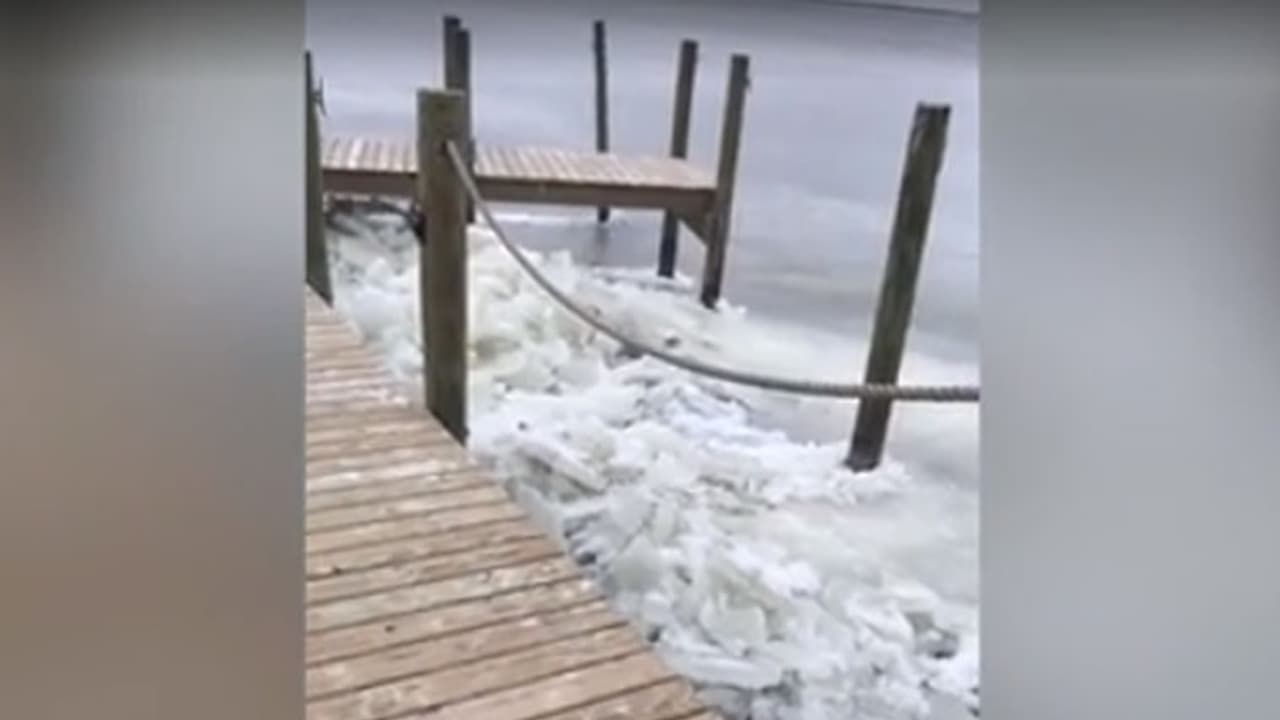 ഇവിടെ തീരത്തടിയ്ക്കുന്നത് തിരമാലകളല്ല, ഐസ് കട്ടകള് ഇവിടെ തീരത്തടിയ്ക്കുന്നത് തിരമാലകളല്ല, ഐസ് കട്ടകള്