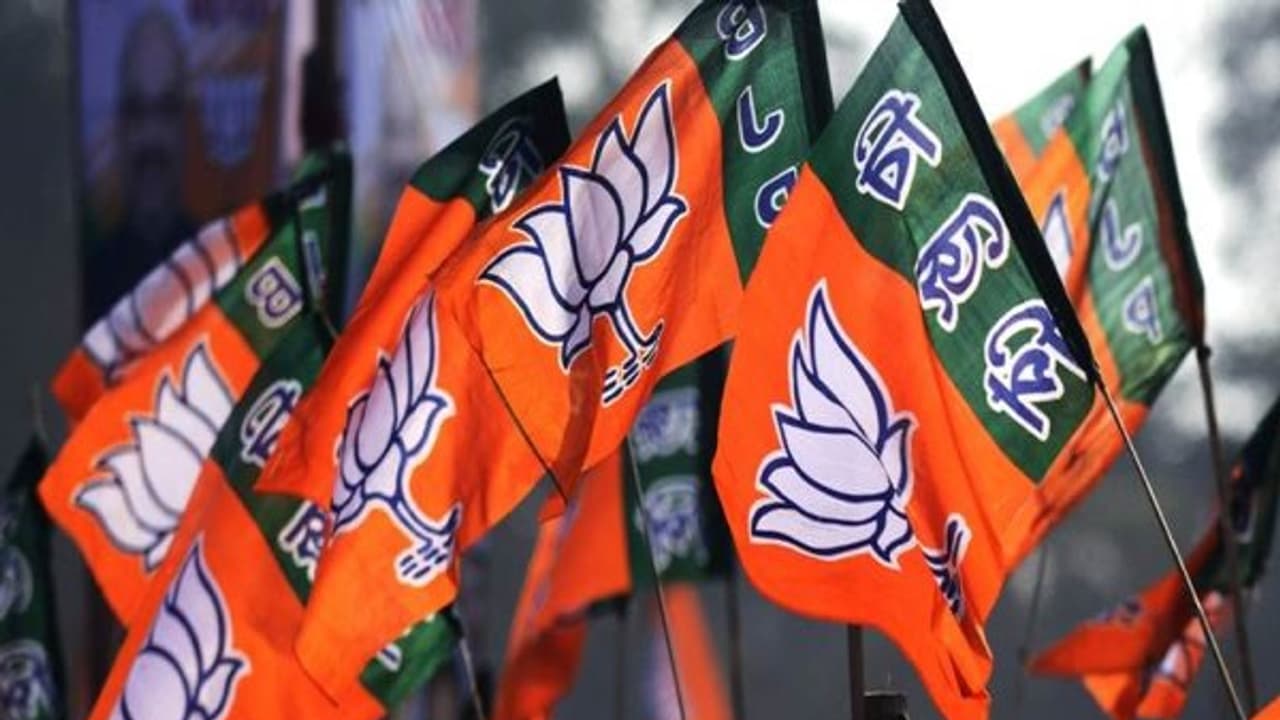 கர்நாடகாவில் பாஜக முன்னிலை.. காங்கிரஸிற்கு பின்னடைவு கர்நாடகாவில் பாஜக முன்னிலை.. காங்கிரஸிற்கு பின்னடைவு