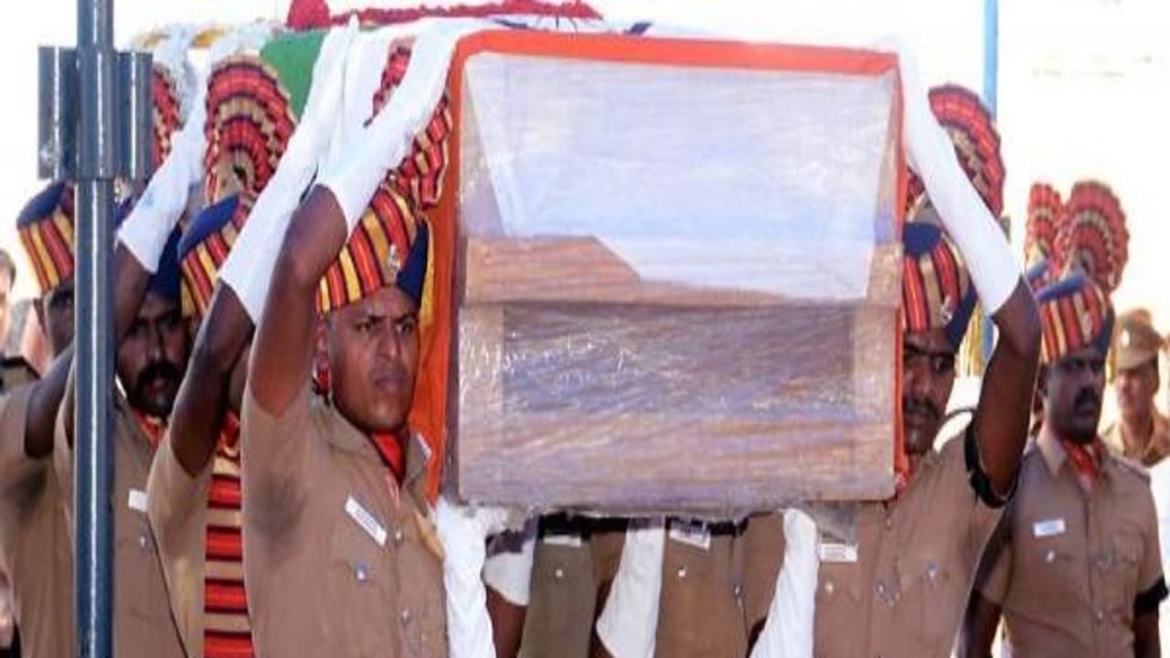 புலனாய்வு வழக்குகளின் புலி மாண்ட கதை: பெரிய புகழை சம்பாதித்த பெரியபாண்டியனுக்கு வீரவணக்கம். புலனாய்வு வழக்குகளின் புலி மாண்ட கதை: பெரிய புகழை சம்பாதித்த பெரியபாண்டியனுக்கு வீரவணக்கம்.