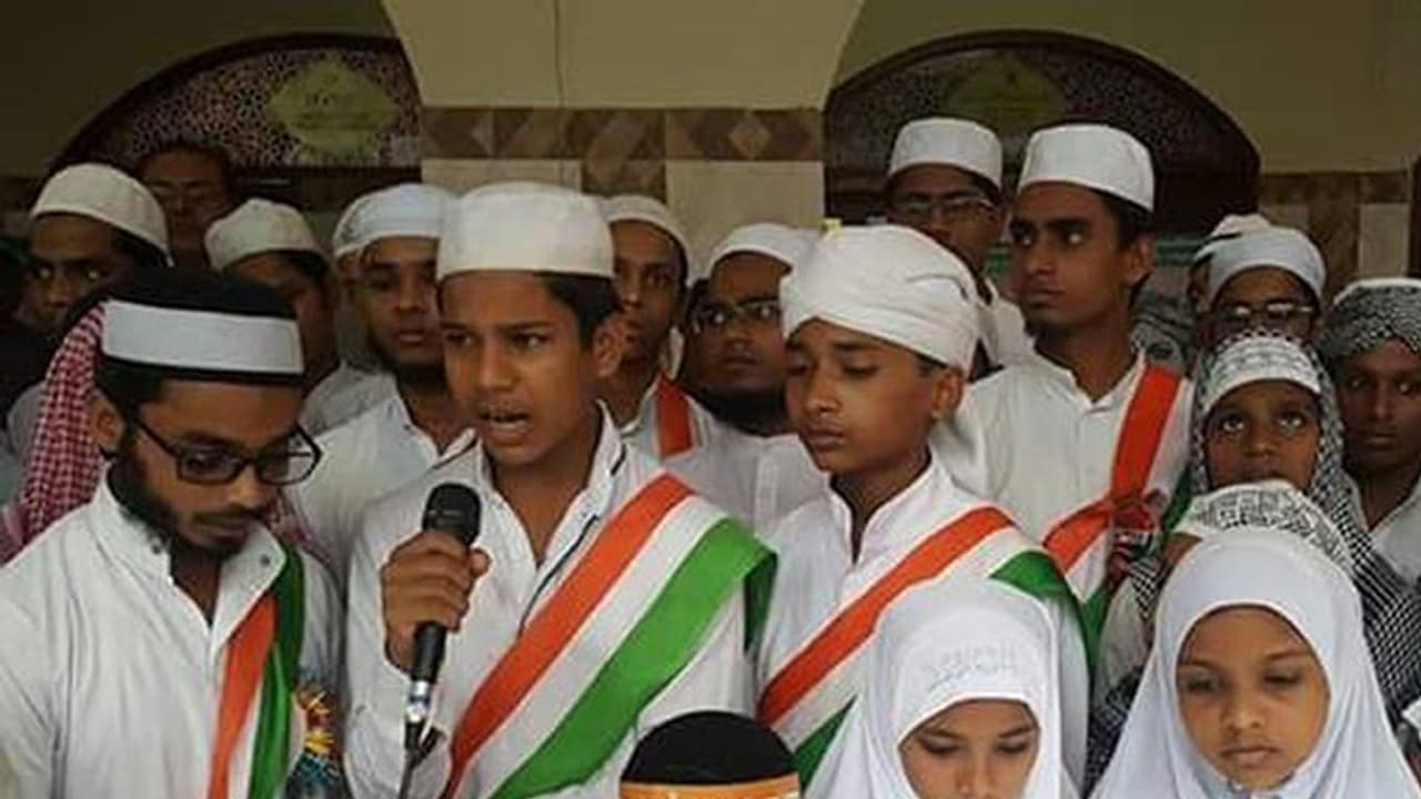 രാജ്യസ്നേഹം ബോധ്യപ്പെടുത്തണമെന്ന് സര്ക്കാര്; യു.പിയിലെ മദ്രസകളില് സ്വാതന്ത്ര്യദിനാഘോഷം ഇങ്ങനെ രാജ്യസ്നേഹം ബോധ്യപ്പെടുത്തണമെന്ന് സര്ക്കാര്; യു.പിയിലെ മദ്രസകളില് സ്വാതന്ത്ര്യദിനാഘോഷം ഇങ്ങനെ