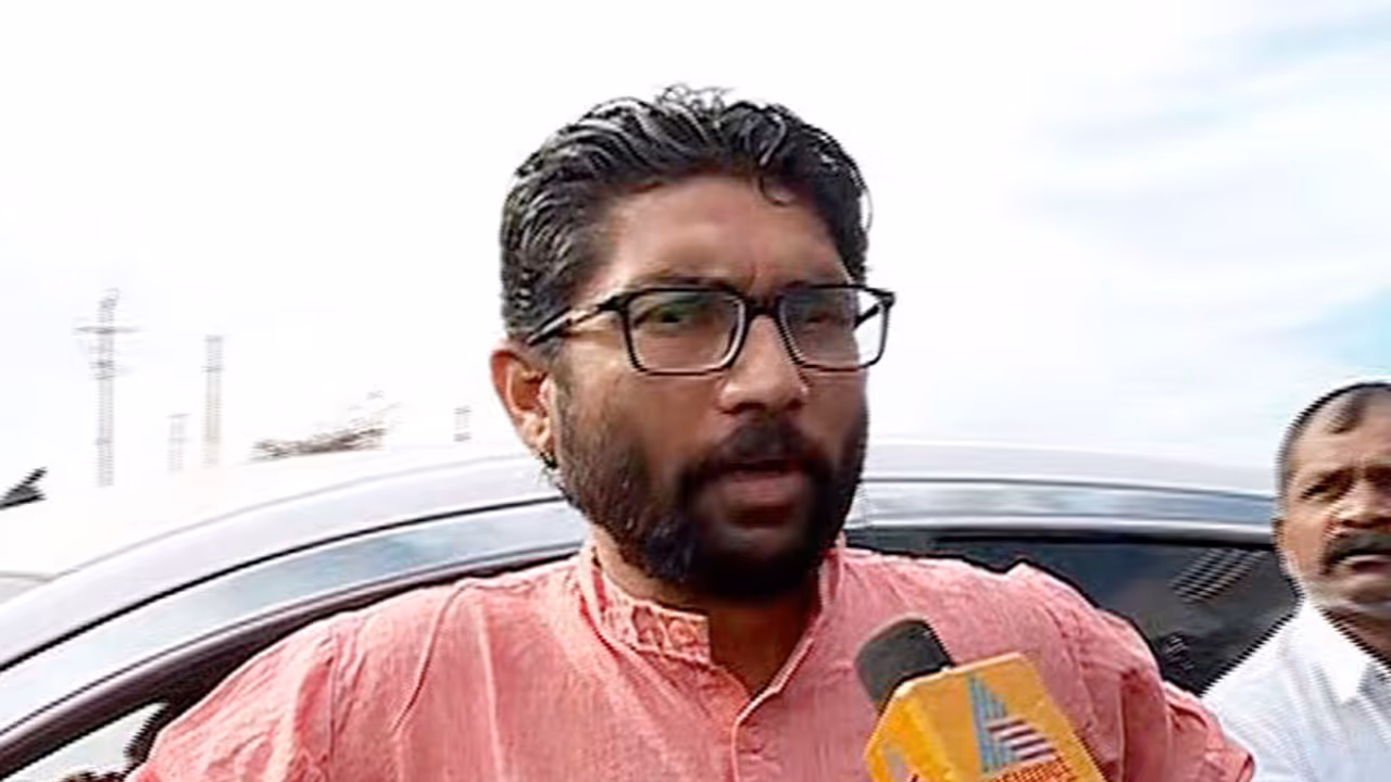 Jignesh Mevani : തനിക്കെതിരായ കേസുകള്ക്ക് പിന്നില് പ്രധാനമന്ത്രിയുടെ ഓഫീസെന്ന് ജിഗ്നേഷ് മേവാനി Jignesh Mevani : തനിക്കെതിരായ കേസുകള്ക്ക് പിന്നില് പ്രധാനമന്ത്രിയുടെ ഓഫീസെന്ന് ജിഗ്നേഷ് മേവാനി