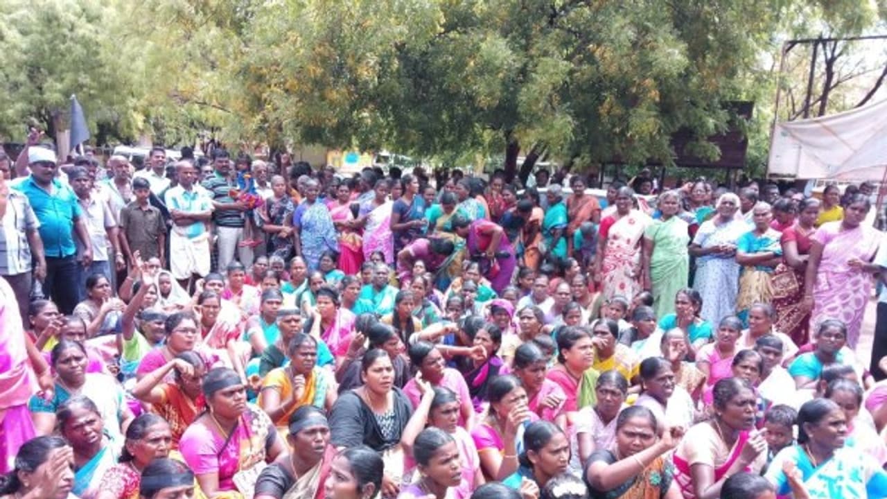 அறவழிப்போராட்டம் வேலைக்கு ஆகாது போல…. ஸ்டெர்லைட் ஆலையை நாங்களே மூடப்போறோம்… அதிரடியாக தயாராகும் பெண்கள் படை… அறவழிப்போராட்டம் வேலைக்கு ஆகாது போல…. ஸ்டெர்லைட் ஆலையை நாங்களே மூடப்போறோம்… அதிரடியாக தயாராகும் பெண்கள் படை…