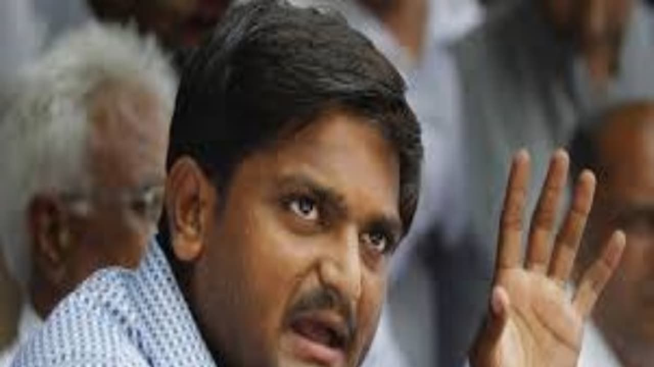 9 தொகுதிகள் ஒதுக்கினால் தான் கூட்டணி …. குஜராத் தேர்தலில் காங்கிரசுக்கு செக் வைக்கும் ஹர்திக் பட்டேல் !!! 9 தொகுதிகள் ஒதுக்கினால் தான் கூட்டணி …. குஜராத் தேர்தலில் காங்கிரசுக்கு செக் வைக்கும் ஹர்திக் பட்டேல் !!!