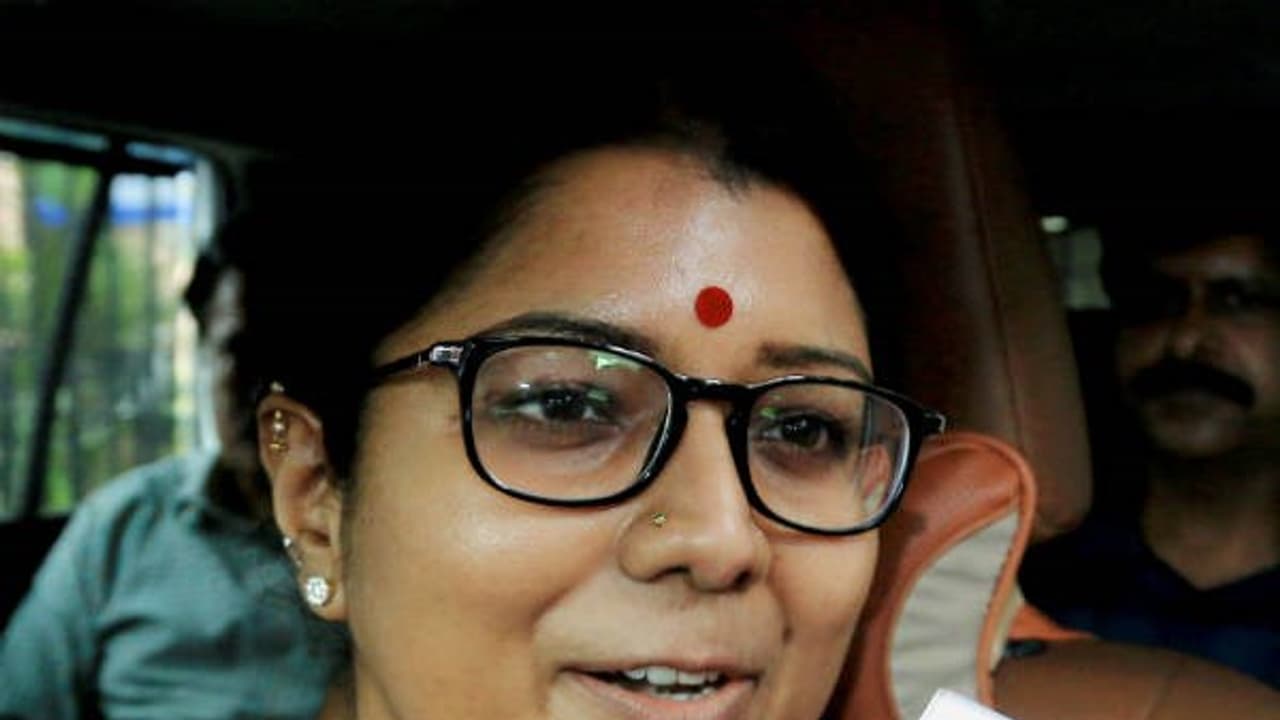 ஜெயலலிதாவின் மரணம்.. இளவரசியின் மகள் கிருஷ்ணப்ரியா விசாரணை ஆணையத்தில் ஆஜர் ஜெயலலிதாவின் மரணம்.. இளவரசியின் மகள் கிருஷ்ணப்ரியா விசாரணை ஆணையத்தில் ஆஜர்