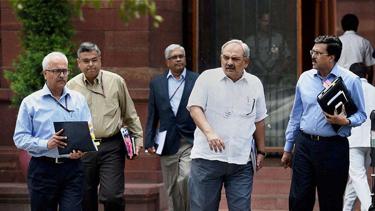 నూతన కాగ్ గా బాధ్యతలు చేపట్టనున్న రాజీవ్ మెహ్రిషి నూతన కాగ్ గా బాధ్యతలు చేపట్టనున్న రాజీవ్ మెహ్రిషి