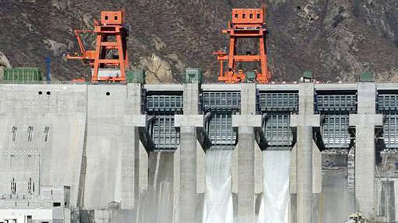 అరుణాచల్ సరిహద్దులో 60,000 మెగావాట్ల చైనా డ్యామ్.. ఆందోళనలో భారత్ ! అరుణాచల్ సరిహద్దులో 60,000 మెగావాట్ల చైనా డ్యామ్.. ఆందోళనలో భారత్ !