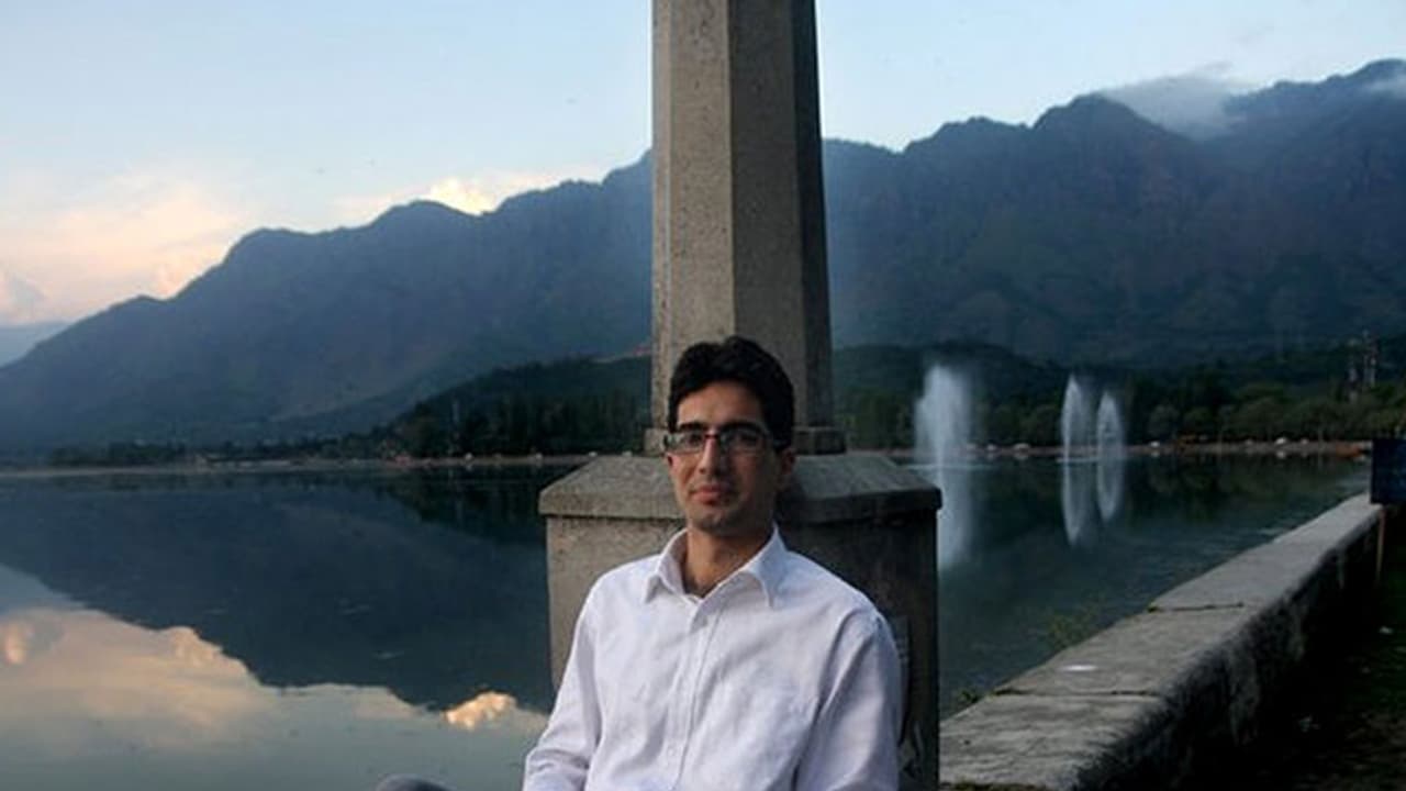 जानिए ऋषि सुनक के PM बनने के बाद कश्मीरी IAS अफसर ने क्यों कहा भारत में मुस्लिमों को बहुत आजादी जानिए ऋषि सुनक के PM बनने के बाद कश्मीरी IAS अफसर ने क्यों कहा भारत में मुस्लिमों को बहुत आजादी